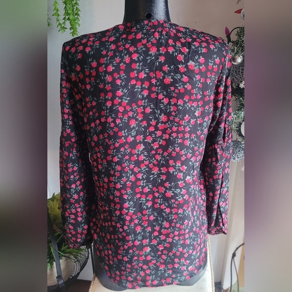 Harve Benard Black Blouse with Red Rose Print and Scarf Neckline M - Picture 6 of 7